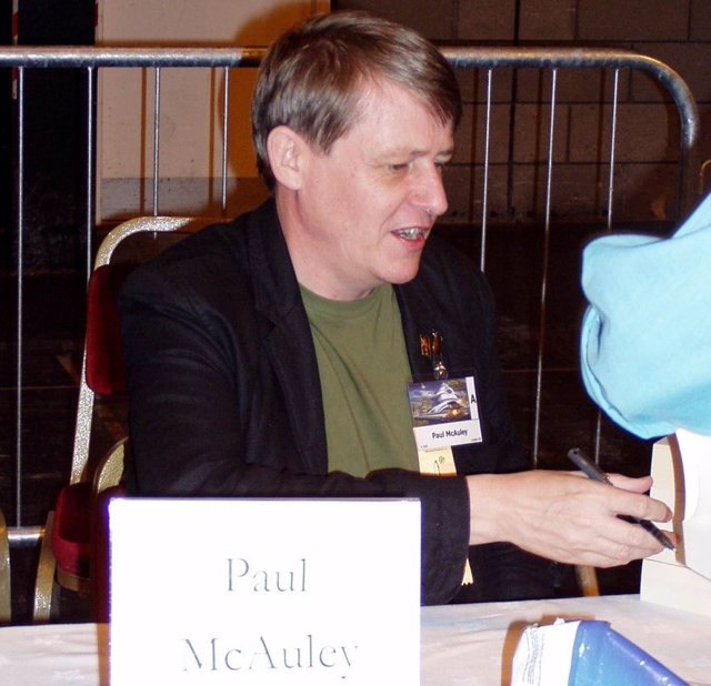 Hallan el cadáver quemado del ambientalista británico Paul McAuley en un albergu