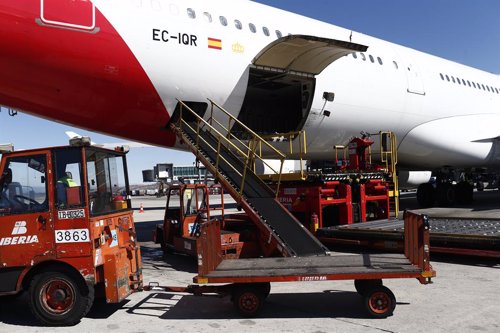 Aeropuerto de Barajas, Iberia, carga de avión, aviones, handling