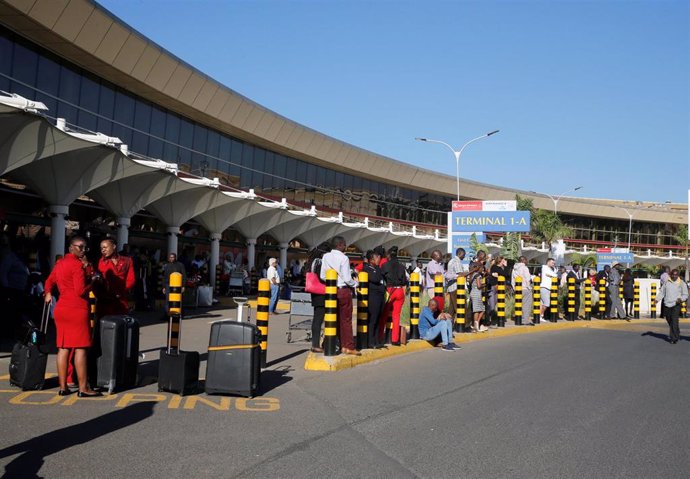 Kenia.- Un incendio obliga a evacuar una terminal del aeropuerto Jomo Kenyatta d