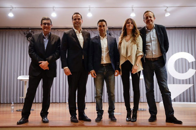 IGNACIO AGUADO JUNTO CON SU NÚMERO CUATRO JAVIER LUENGO Y DIPUTADOS REGIONALES