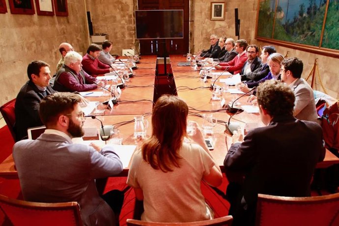 Abierta la línea de ayudas de 40 millones de euros del IDAE para promover parque