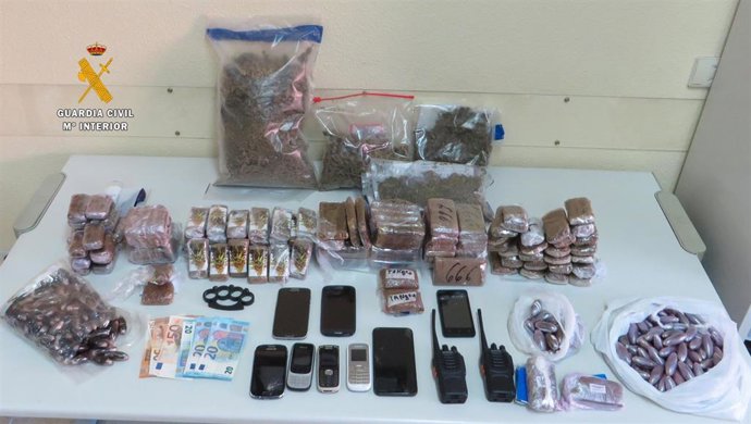 Sucesos- Tres detenidos de una red que recogía droga en el Estrecho para luego v