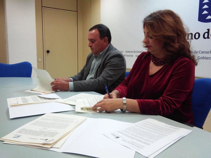El Gobierno de Canarias y la Fecam firman un plan de 19 millones para servicios 
