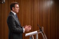 Feijóo cree que la decisión de la valedora la "honra", pero subraya "ella no firmó" el contrato de la sobrina de Fraga