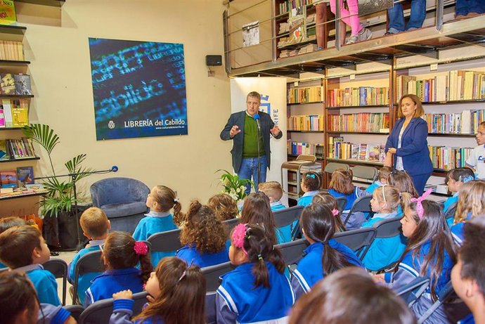 [Grupocanarias] Nota De Prensa Y Fotografías: Poesía Maratón