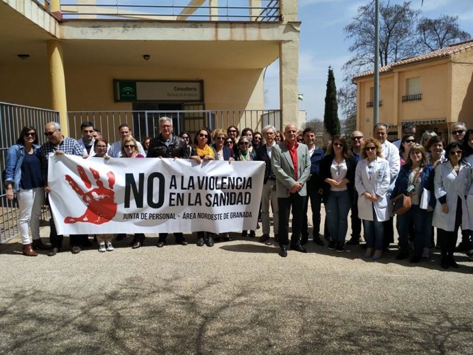 Concentración de solidaridad con una facultativa agredida verbalmente