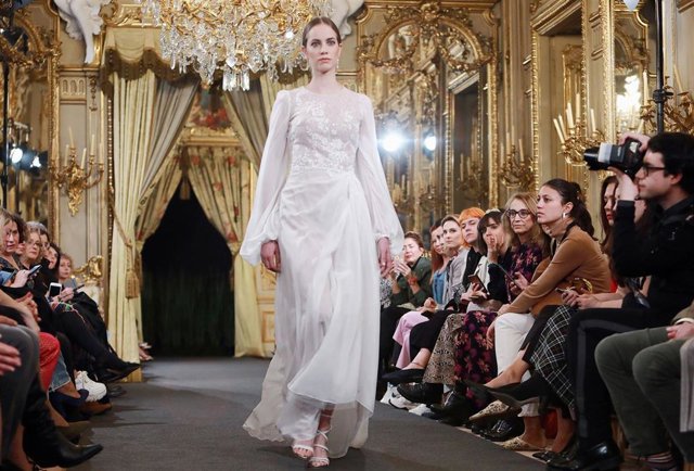 Las últimas tendencias para novias: de vestidos low cost a la bata o cómo prepar