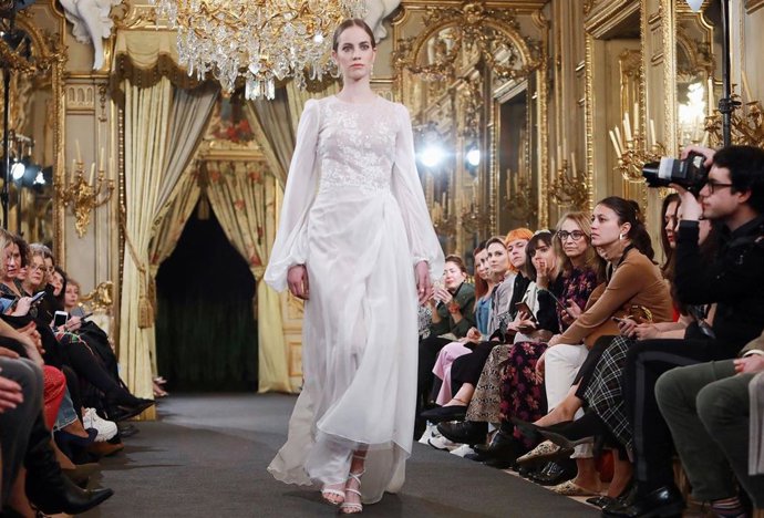 Las últimas tendencias para novias: de vestidos low cost a la bata o cómo prepar