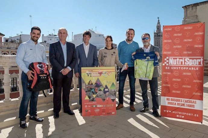 Sevilla.- Unos 800 deportistas compiten el sábado en la media triatlón de Sevill