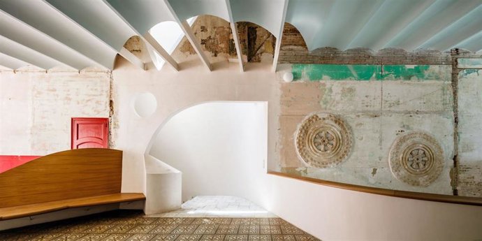 Una exposición pone en valor la reactivación del equipamiento público de Barcelo