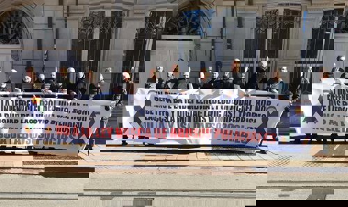 Sindicatos de policía protestan por la Ley de víctimas de abusos policiales