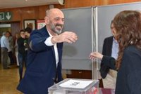 La UCM revisa el resultado electoral tras impugnarse un par de mesas donde se votó con la foto del DNI en el móvil