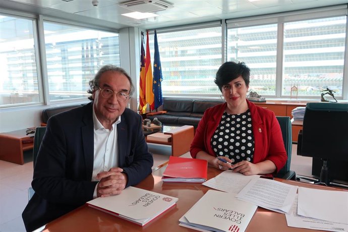 March se reúne con la consejera de Educación de Navarra para tratar "temas clave