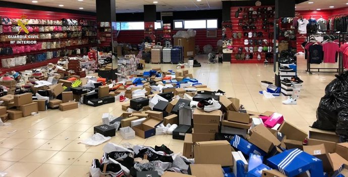 Sucesos.- Incautan más de 2.000 productos falsificados en un comercio de La Jonq