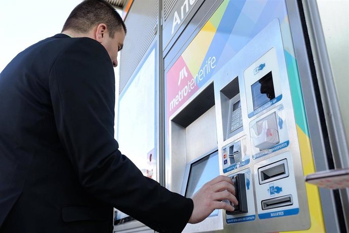 Implantan la navegación por voz en las máquinas expendedoras de las paradas del 