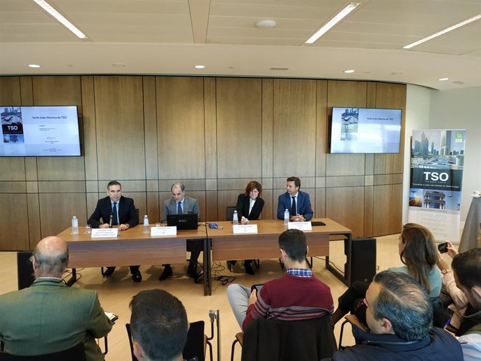 Presentan en Sevilla la primera tarifa social eléctrica del mercado fotovoltaico