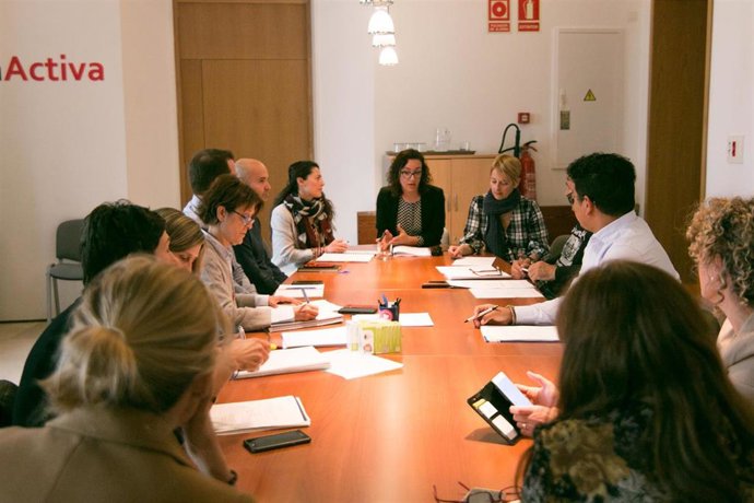 Unos 14 jóvenes trabajarán un año en Cort gracias a dos programas de formación d