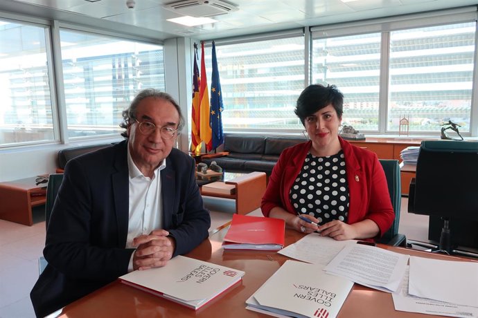 March es reuneix amb la consellera d'Educació de Navarra per tractar "temes clau