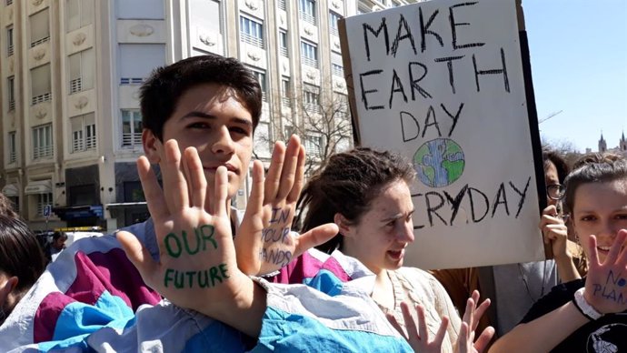 Unos 100 jóvenes de Fridays for future vuelven al Congreso con una nueva sentada