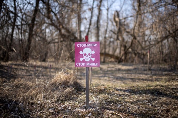 Ucrania.- ACNUR llama la atención sobre la "terrible amenaza" de las minas en el