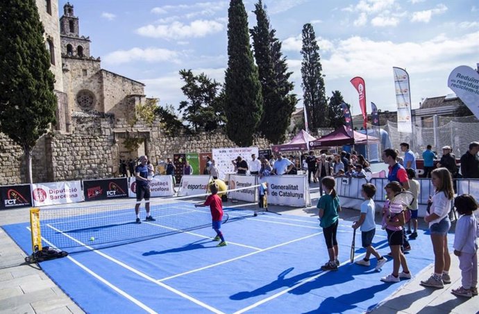 Una iniciativa installar una pista de tennis a Terrassa (Barcelona) aquest div