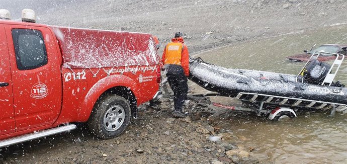 El Grupo de Rescate Acuático de Bomberos de Navarra participa en un simulacro in