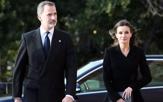 Los Reyes Felipe y Letizia presiden el funeral de Pérez Llorca