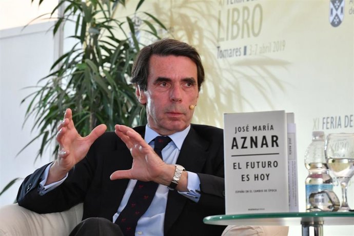 Ayuntamiento De Tomares. Nota De Prensa Y Fotografías: José María Aznar Presentó