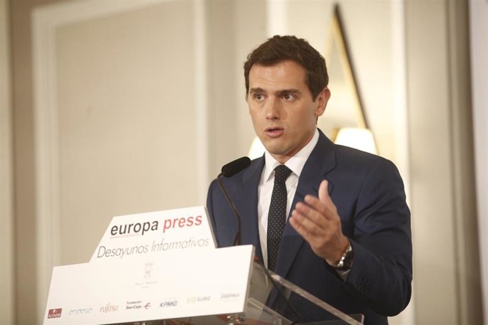 Rivera anuncia un plan para poder crear empresas en 24 horas por vía telemática 