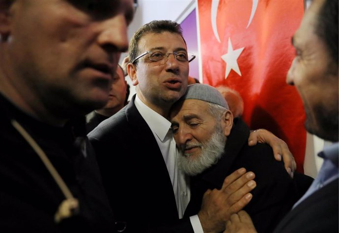 Turquía.- La oposición turca mantiene que aventaja a Erdogan en el recuento de l