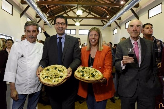 El escritor tomellosero García Pavón ya tiene su propia pizza de Marquinetti en 