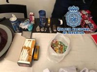 Detenido el portero de una discoteca de Fuengirola por vender droga oculta en caramelos y cigarrillos