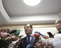 Moreno extenderá los cuidados paliativos a todas las edades y afea al PSOE abrir el debate de la eutanasia en campaña