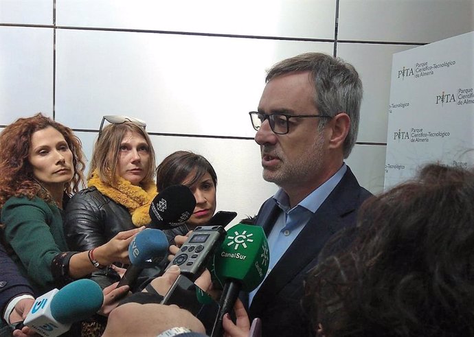 Villegas (Cs) tacha de "vergüenza" el enfrentamiento en el Parlamento vasco de B