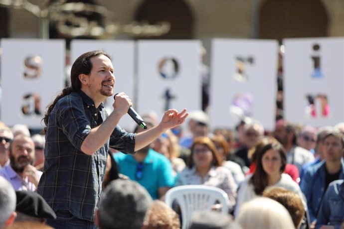 El secretario general de Podemos, Pablo Iglesias, participa en un encuentro con 