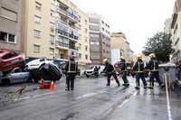 Los servicios médicos atienden a 15 personas, entre ellas tres menores, por el accidente del autobús en Málaga capital