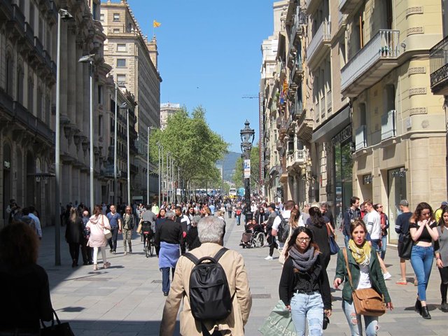 Gent, persona, persones, passejant, passeig, turistes, turisme, família, famílie