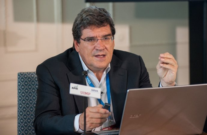 El presidente de la AIReF, José Luis Escrivá, en el curso de la Apie