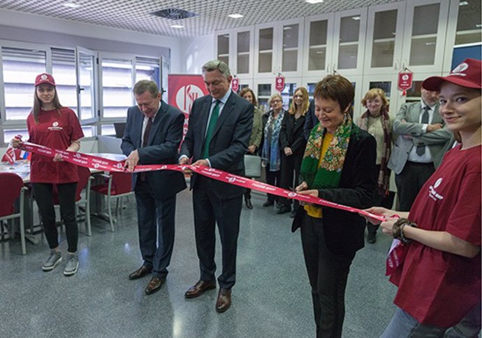 La UV abre el Centro Ruso para impulsar los intercambios culturales, educativos 