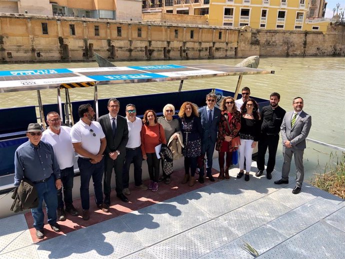 Las aguas del río son testigo del primer crucero turístico 'Murcia Río', un viaj