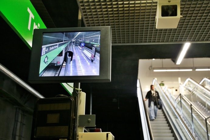 La vaga del Metre obliga a regular l'accés a l'estació de Sagrada Família