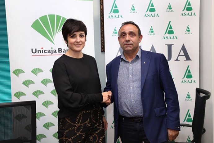 Unicaja Banco y Asaja Palencia firman un acuerdo para domiciliar ayudas de la PA