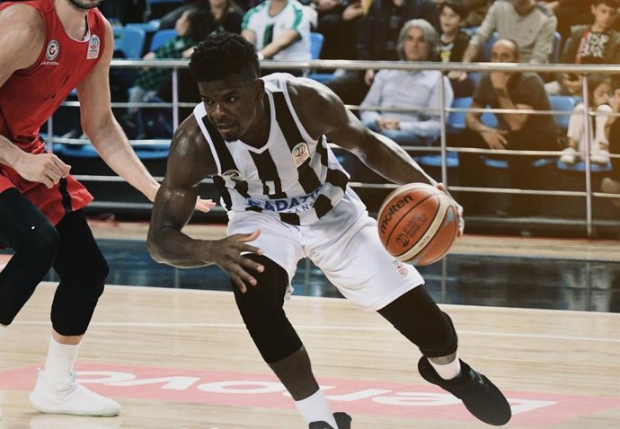 El alero congoleño Luc 'Junior' Etou, refuerzo para el Movistar Estudiantes.