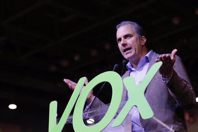 28A.- Vox critica las "cantinelas" del voto útil y carga contra PP y Cs: "Son co