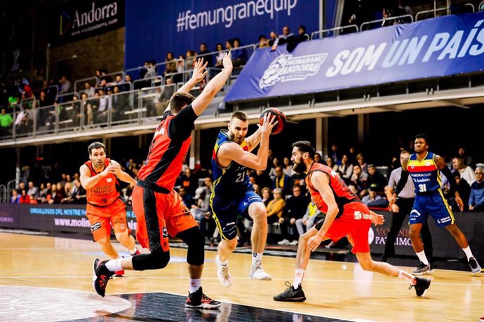 Baloncesto/Liga Endesa.- Valencia Basket remonta en el Principado por la cuarta 