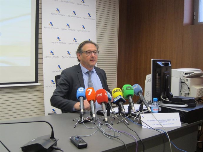 AV.- La devolución por el IRPF aumentará un 4,9% en la Región debido al aumento 