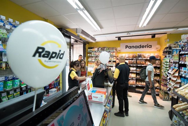 Eroski inaugura su primer supermercado franquiciado