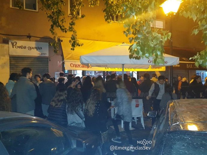 Sevilla.- Sucesos.- Precintan un bar y una discoteca por excesos de aforo y otra