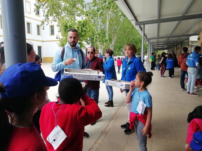 Sevilla.- Unos 800 empleados y clientes de Caixabank participan en la Semana Soc