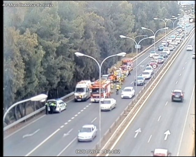 Sevilla.-Sucesos.-Tres heridos leves tras un accidente entre dos vehículos en la